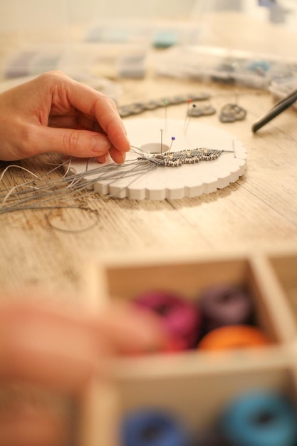 atelier broderie mâini lucrând